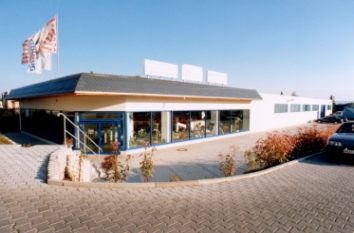 Gesch�fts- und Produktionshalle der Bibliothekseinrichtung Lenk GmbH 1993